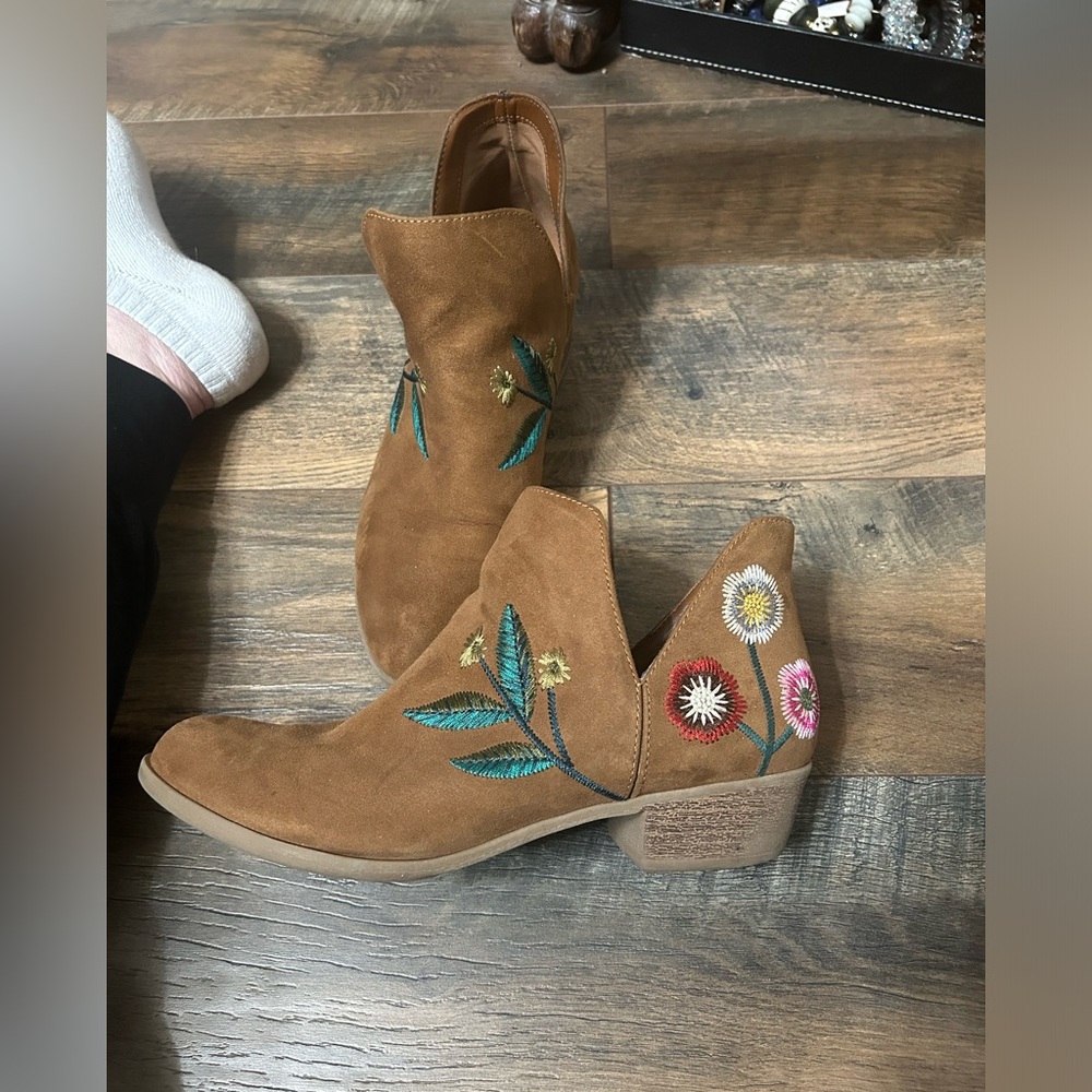 Tan bootie with flowers